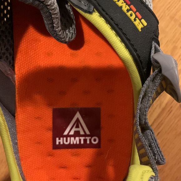 Water hiking shoes, adjustable side & back worn once - Picture 5 of 6